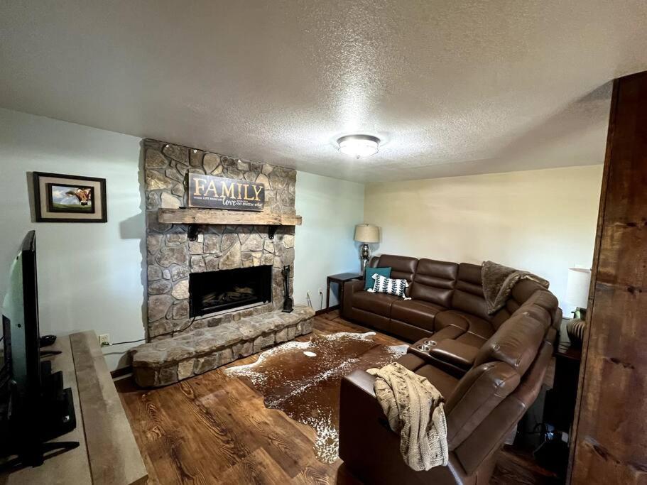 Red Rooster Family Cabin W/Hot Tub+Fire Pit+View 프랭클린 외부 사진