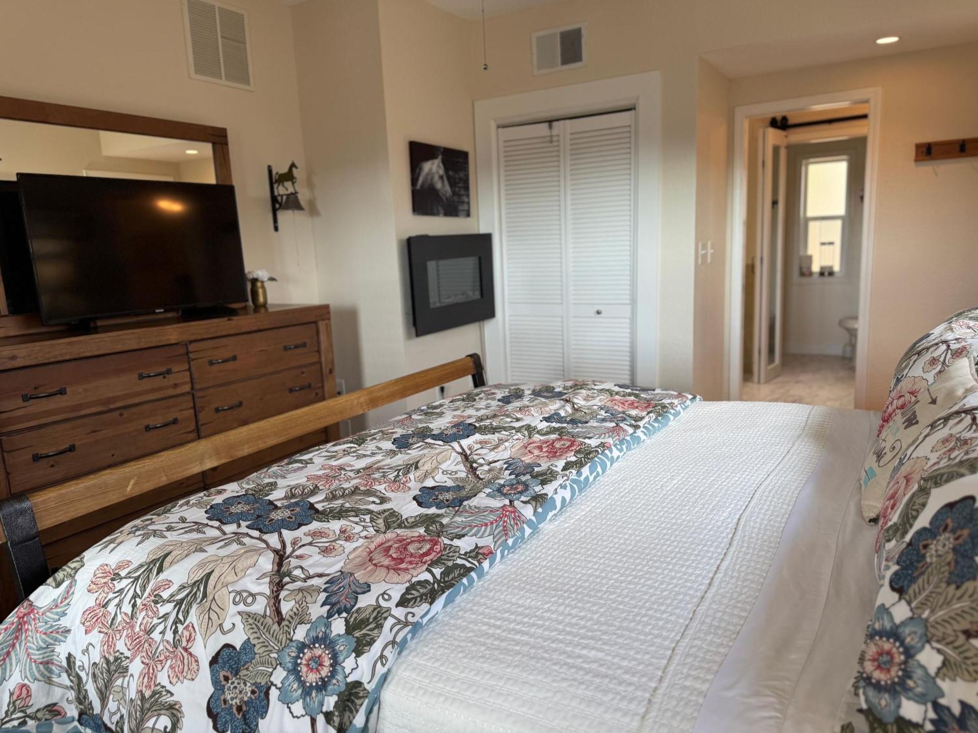 Red Rooster Family Cabin W/Hot Tub+Fire Pit+View 프랭클린 외부 사진